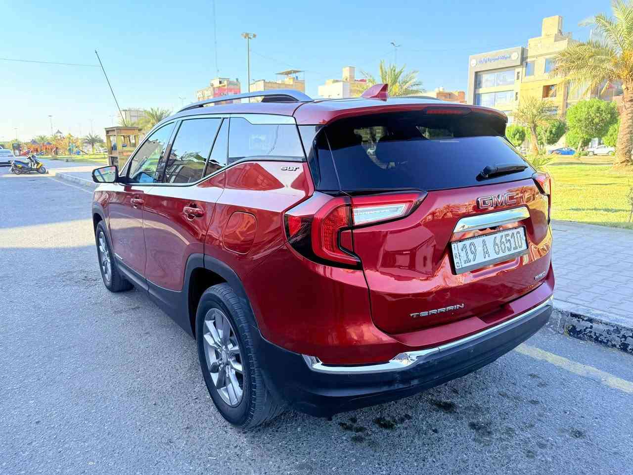🔷السيارة : جي ام سي تيران SLE مكلف بالنشر اتصال فقط 
🔷سنة الصنع :2022
🔷اللوحة : كربلاء 
🔷الضرر : بارد قليل كلش  بقبق الجنطة فقط. (صور الضرر مرفقة بالاعلان)
🔷ضرر الايرباك : بدون ضرر.
______________________________________
🔷المواصفات:
🔹حجم المحرك 4 سلندر 1.5L توربو 
🔹عداد المسافة46 الف كيلو 
🔹رادار امامي
🔹فور ويل 
🔹تنبيه الخروج عن المسار
🔹كرسي السائق والصدر كهرباء
🔹تدفئة الكراسي الامامية
🔹ويل كب حجم 17 انج مع اطارات بحالة ممتازة
🔹لايتات LED بالكامل
🔹شاشه تحكم بالايعازات
🔹تحكم ستيرن جهتين
🔹بصمة ابواب وتشغيل وتشغيل عن بعد
🔹مع باقي المواصفات 
☎️ الاتصال***********- ***********
📍كربلاء المقدسه 
#GMC #TERRAIN #تيران
