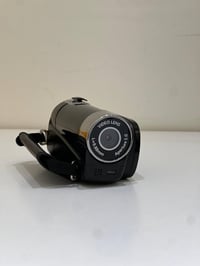 كاميرا ١٠٨٠ • ١٦ ميجا بكسل • شاشة دوارة ٣٦٠