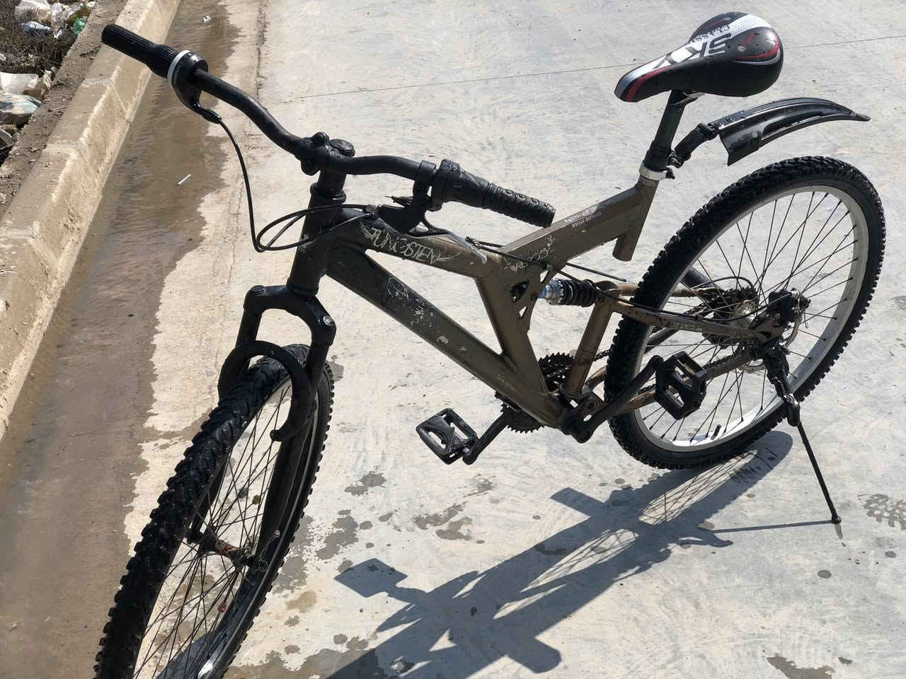 السلام عليكم بايسكل جبلي دبل وره او كدام بايسكل كدام العين نضيف بس ناقصه طفاريا كدام السعر 40 او بي مجال قليل مكاني موصل ايسر


**إذا كنت صاحب هذا الإعلان وتريد حذفه لأي سبب، رجاءا أرسل رسالة إلى الدعم الفني**