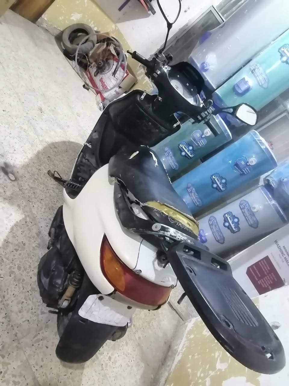 السلام عليكم.
 فراشة فحل. محرك مفتوح
تشتغل هندر فقط
نضافة شوفت عينك
السعر بـ250 وببها مجال 
غماس داخل الولاية
***********

خاص موجود
