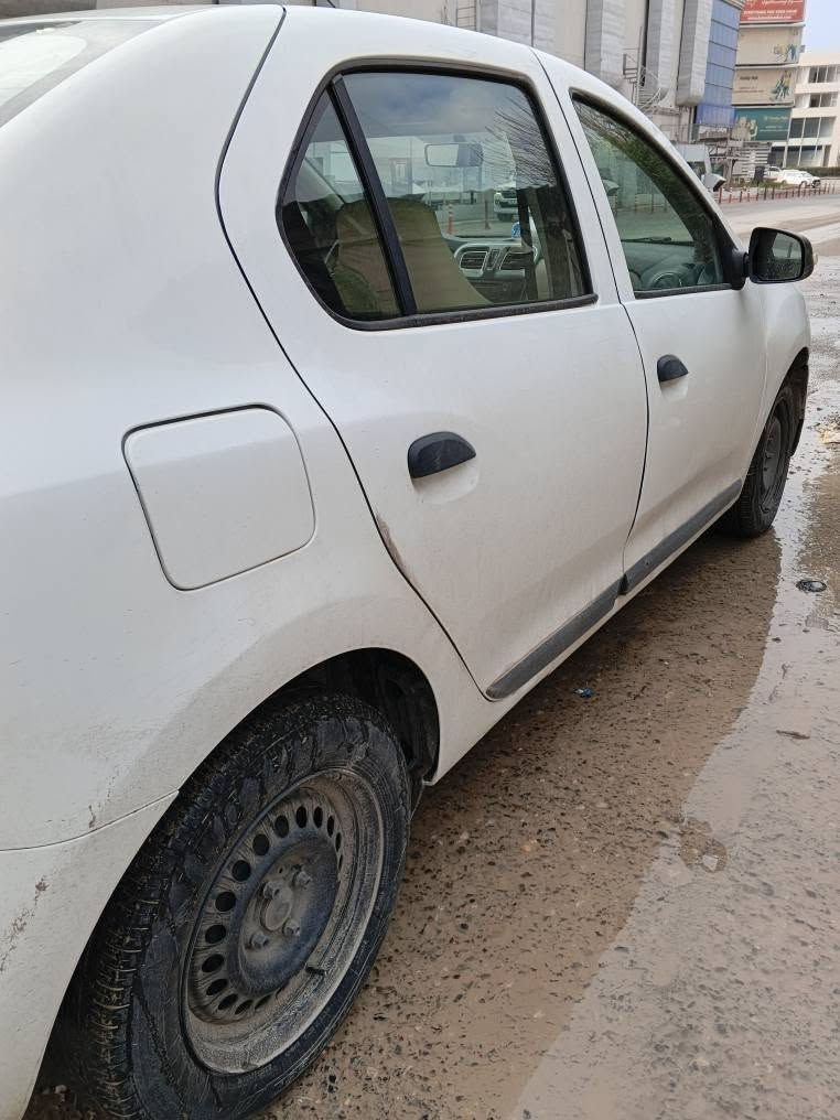 رینۆ سومبول ٢٠٢٠ سەیارەکە ٥ پارچەی بۆیاخە پشتی لێدرانەکی هەیە کەمەک ناو سندوقی گرتیە گێر مەکینە تەبرید بە شەرت سەنەوی ٢٠٢٧ مانگی ٧ رەقەم تەلەفۆن واتس ئاپ:*********** أربيل, العراق
