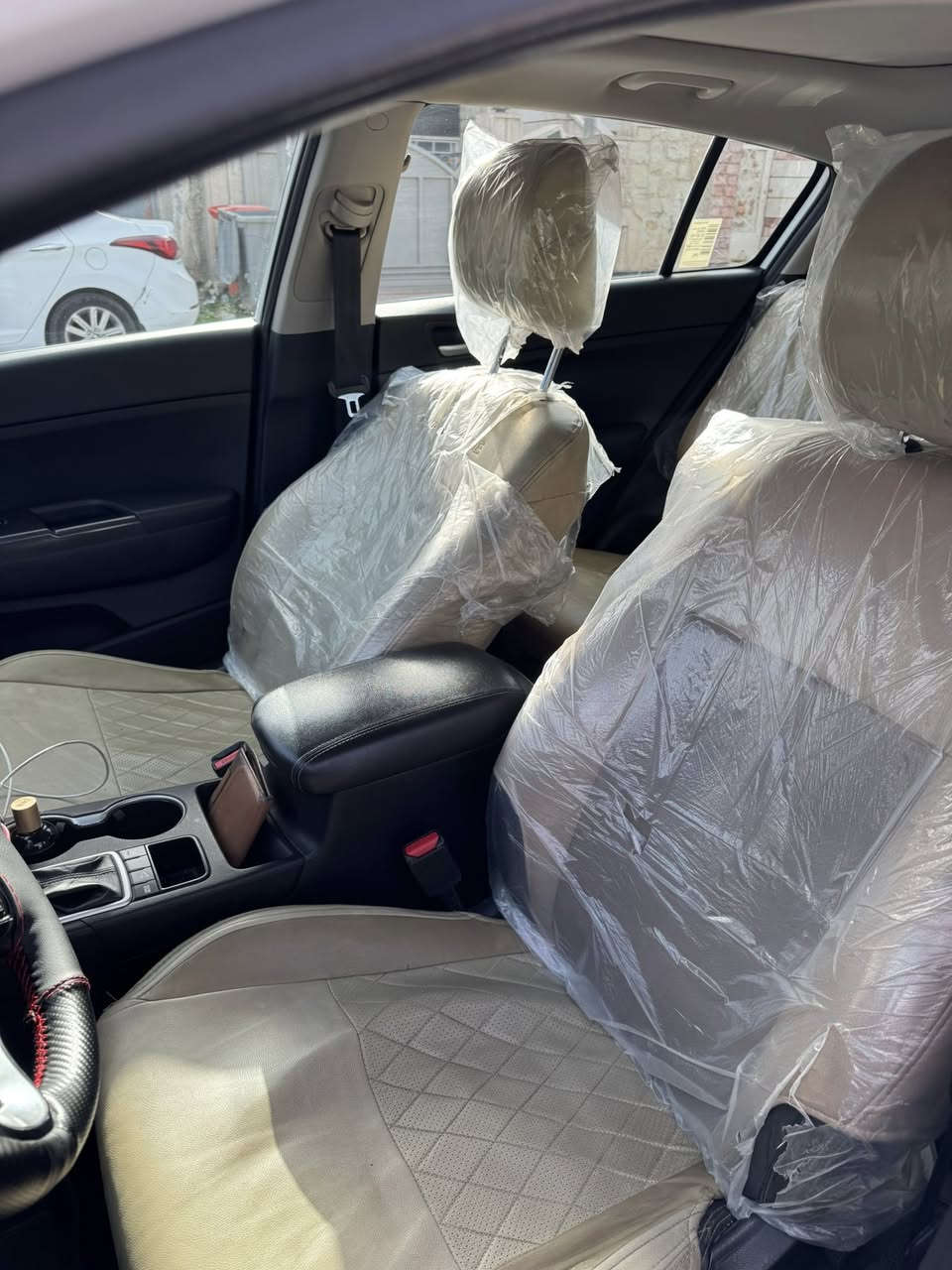 كيا سبورتج 2018 خليجي 
مواصفات عالية (بانوراما - اشاير بالمري - تبريد قطعتين وباقي المواصفات المعروفة)
السيارة ماشية 74,000كيلو 
مكفولة عدا بارد في الباب الخلفي عكس جهة السائق 
السيارة جاهزة من جميع النواحي 
مكاني بغداد الاعظمية
***********
السعر 190 وبيهة شي بسيط حك الجية
