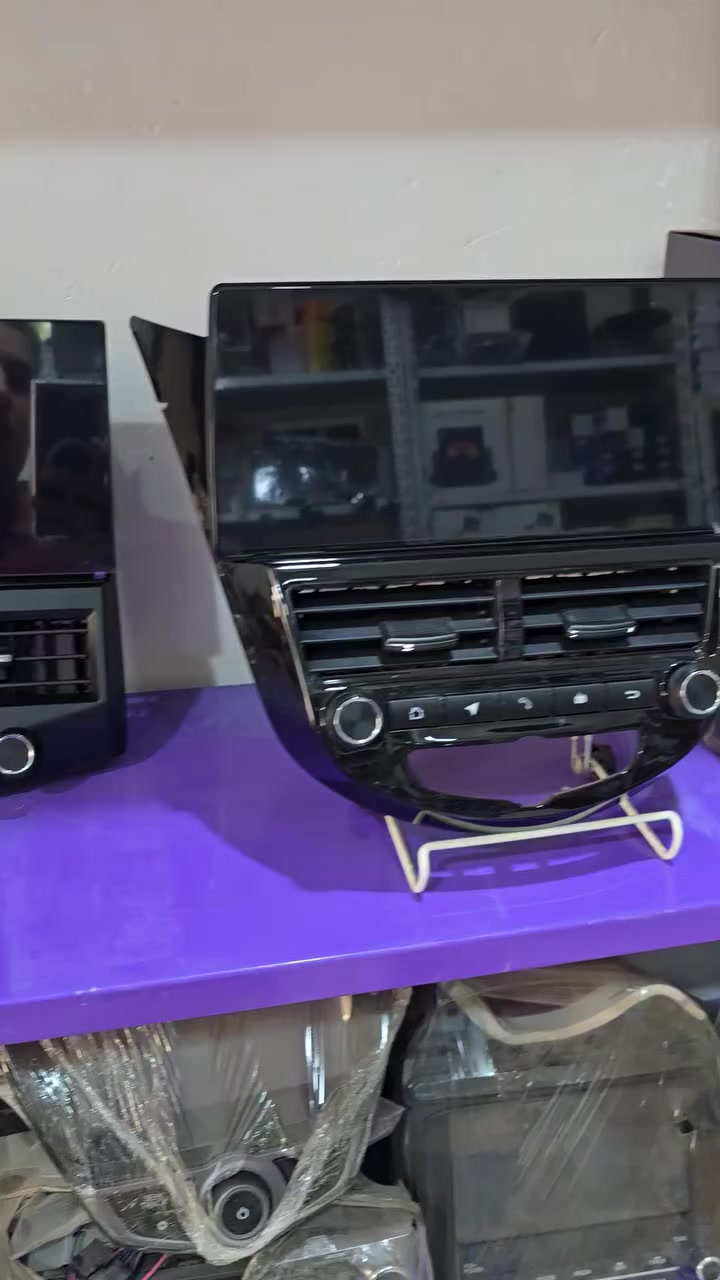 توفر شاشات واطارات شكل لكزز للسيارات تكدر تربط  لسيارتك شاشة شكل لكزز 12.3
العنوان العماره ابو رمانه الشوارع الاربعه للملعب مقابل عمارة كريم حوشيه بجهة حي الرساله اسيا *********** او اثير *********** م.ابراهيم
