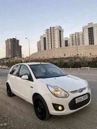 ئەم بەرخە بۆ فرۆشتن ۲٠۱٥ سەیارەکە دوەم دەسە لە ۲٠۱٥وە زۆر لۆک ماوەتەوە...