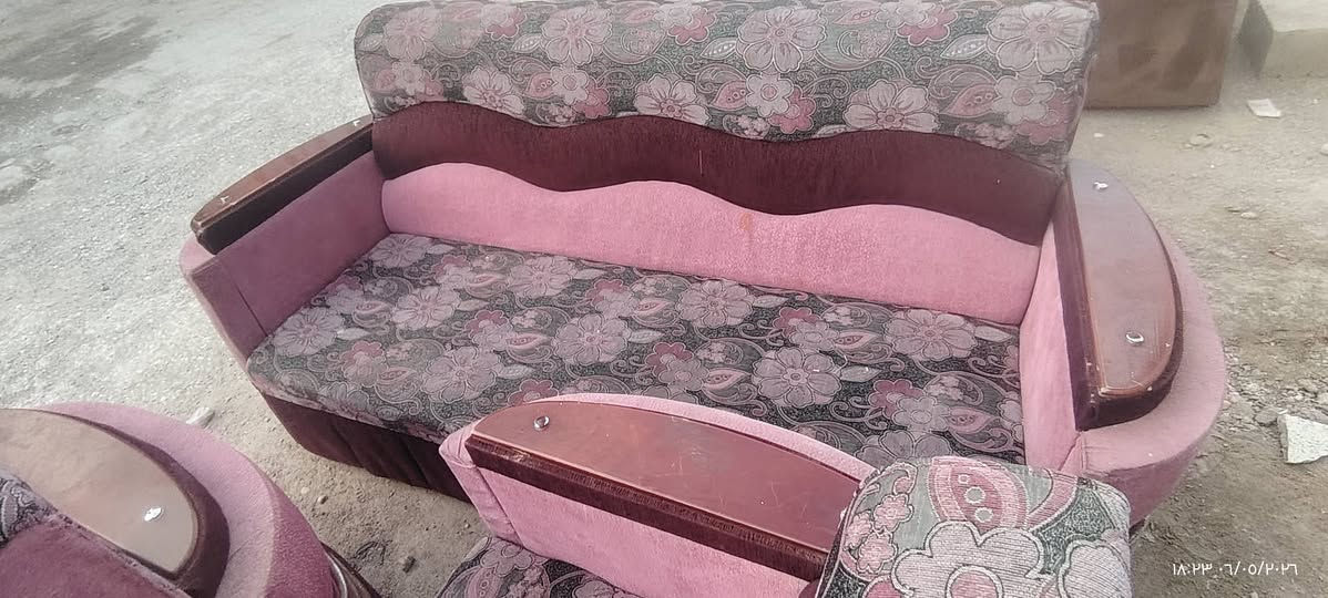 تخم للبيع ١٠ مقاعد نضيف
***********
