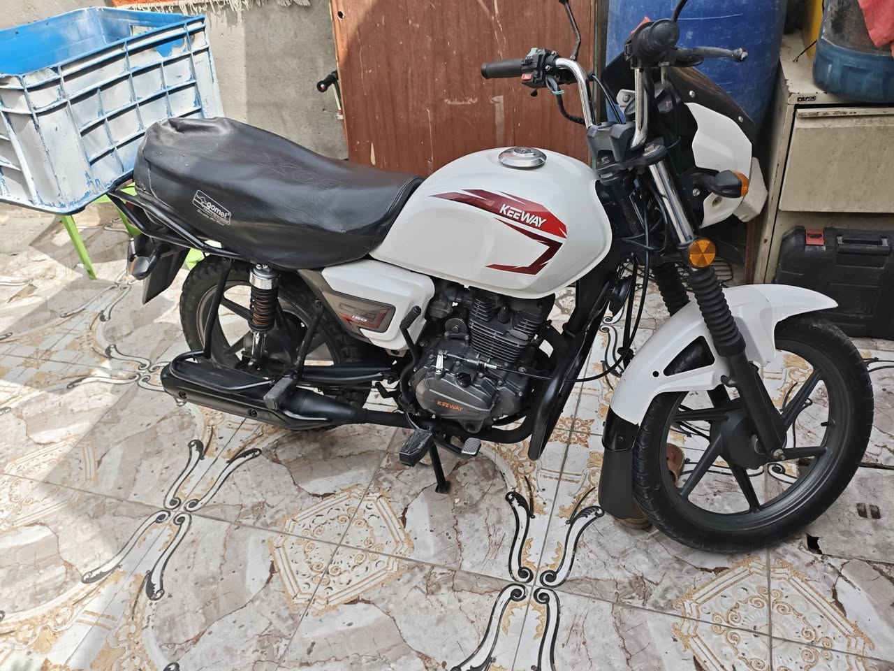 سلام عليكم ورحمه الله وبركاته دراجه 
ديوان موديل 2021 دراجه كفاله عامه السعر مليون 400وبيها مجال الشراي قليل ***********. العنوان البصره القبله
