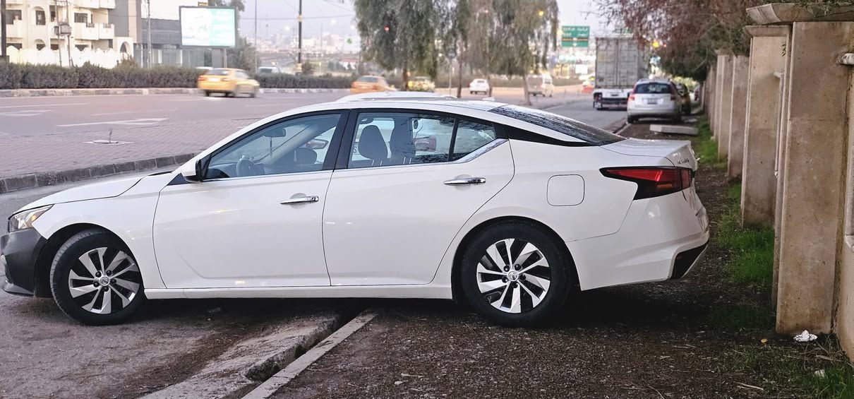 سياره نيسان التيما 2019 بيضاء مواصفات  رادار امامي كشن سائق كهربائى فقط بصمه تشغيل عن بعد سياره باسمي تحويل شرط بيه كوبون بنزين  مشية السياره 178 كيلو متر ضررها كارت بالبورد قدام جاملك اللى فوق التايه بى صبغ شرط لا 
 يربك ولا شاصي بدون  دواخل  يعني  وبيها الدوسات اللى جوا الباب مضروبات خفيف يعنى هزة وسنوية مالتها جديدة 2026 الاستفسار على رقم *********** او مرسلة الصفحة
