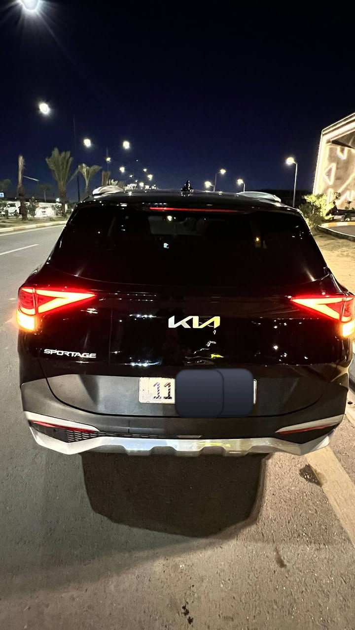 كيا سبورتج 2023
وارد أمريكي فول مواصفات عدى الفتحه 
دعاميه الاماميه فقط ( بدون أيرباكات مكفوله )
المواصفات....
رادار أمامي 
رادار خلفي 
شاشه كبيره متصله 
تحديد مسار 
حساسات اماميه وخلفيه 
تحكمات ستيرن جهتين 
كراسي كهرباء 
تدفئه تبريد لمس مناخ منفصل 
داخل اسود جلد 
قطعتين تبريد 
بصمات أبواب وجنطه وتشغيل 
ويل كب كروم 
تخم تايرات جديد 
ماشيه ٢٢٠٠ كيلو فقط 
وبعد اكو مواصفات ما ذكرتها 
السعر 220 ورقه مكاني بغداد 
مثبت لوحات بغداد الجديدة 
للاتصال على الرقم ***********
