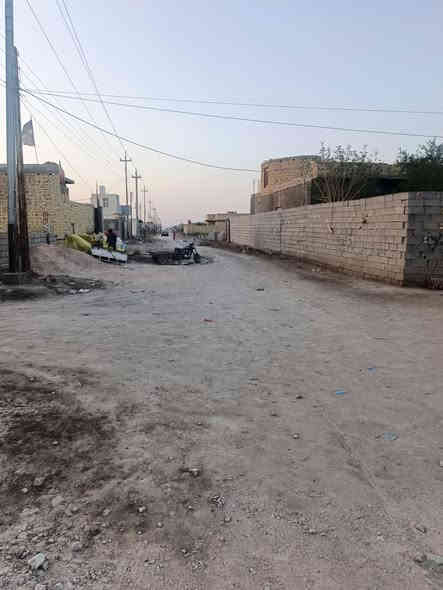 يوجد قطعه 400  على شارعين في حي الجوادين 
النزله ثانيه 
يتوفر ماء  وكهرباء وتباع 400 متر او 200 متر او 100 متر
  الاستفسار يرجى الاتصال على رقمي ‪*********** واتساب
