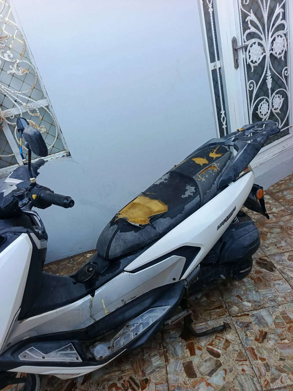 سلام عليكم
اخوان دراجه n max صيني 
محرك 150cc
 مديل 2023
محرك مفتوح 
كفارت 80بلمئه انظاف 
ابيع سويج 
دراجه تشتغل وتمشي 
سعر 650 وبيه مجال 
رقمي ***********
بي واتساب
