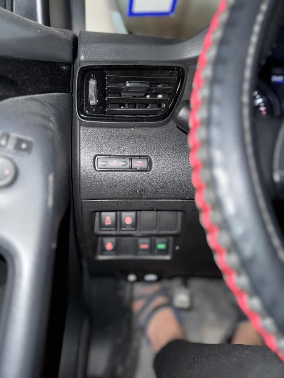 السلام عليكم اخوان نيسان روج للبيع 2022سپورت
مواصفات sv
4سلندر المرغوب 
ضرر فقط بونيد بدون ايرباك بدون دواخل 
ماشي 50الف ميل 
لون مميز ماروني
سعر( 170) بي مجال هم 
للاستفسار اتصل عل رقم 
***********
