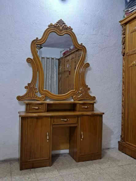 السلام عليكم للبيع 800 وبيها مجال غرفه اخشاب صاج نضيفه المكان بغداد الزعفرانيه دور الشرطه 
***********
