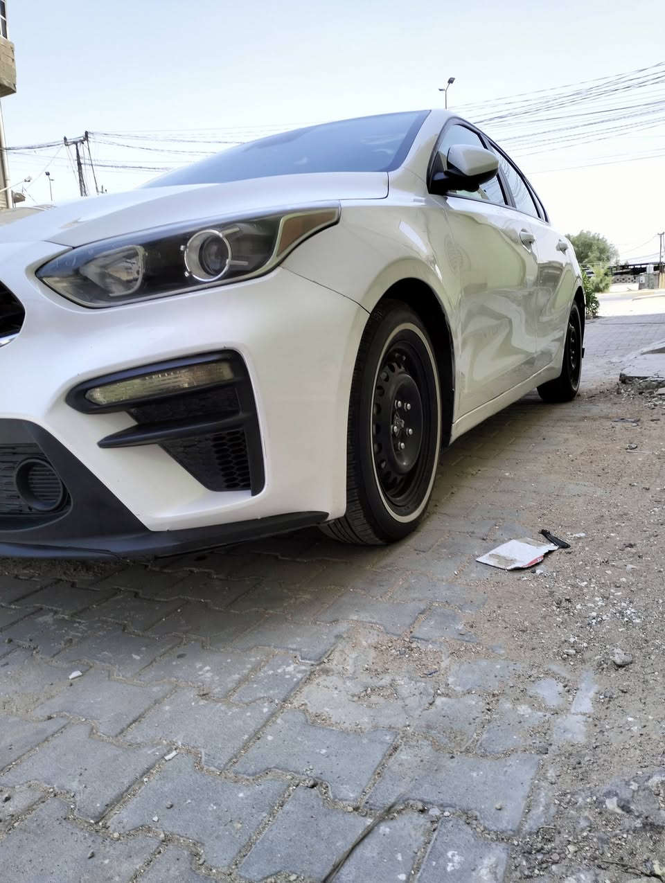 السلام عليكم عندي كيا فور تي موديل 21 معوقين بيها ثلاث قطع وحده صبغ واثنين تبديله بعد لها خمسه اشهر وتنفك حداديه جديده تخون تاير جديد دوشمه جديده رقم كربلاء ماكينه دوش 2000/مكان كربلاء حي العامل/130 بها مجال. بها عدسات زينون/***********
