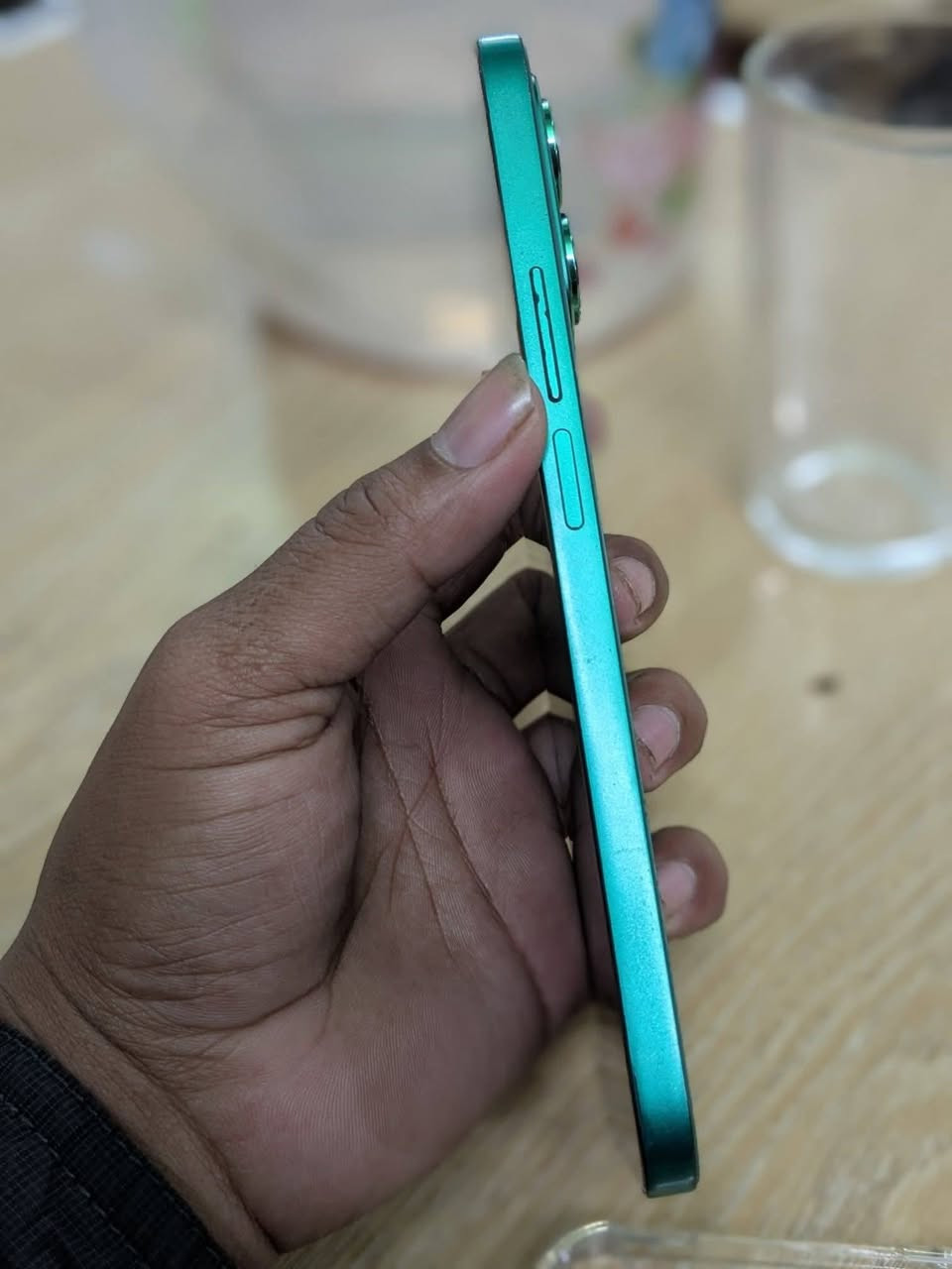 ‏HONOR X8B هاتف هــونــر مراوس فقطططط
: قيـاس 6.7 بـدقـة AMOLED تـردد 90Hz
 : خلفيـة ثـلاثيـة 108+5+2 أمـاميـة 50
: ذاكـرة 512 جيجابايت عشـوائية 12 جيجابايت 
‏: SNAPDRAGON 680 4G ثمـانـي النـواة 6 نـانـومتـر
 : 4500 مللـي أمبيـر تـدعـم الشحـن السـريـع بقـوه 35 واط 
‏: ANDROID 13 واجهـة MAGICOS 7.2
: شـاشـة عمـلاقـة تغطي معظـم واجهـة الهـاتـف بـلا حـواف  
تصميـم مميـز جـداً  كـاميـرا بـدقـة FHD  
وزن الهـاتـف خفيف جـداً 
 كـاميـرا أمـاميـة بـدقـة عـاليـة مع فلاش LED  معـالـج يقـدم أداء ممتـاز


**إذا كنت صاحب هذا الإعلان وتريد حذفه لأي سبب، رجاءا أرسل رسالة إلى الدعم الفني**