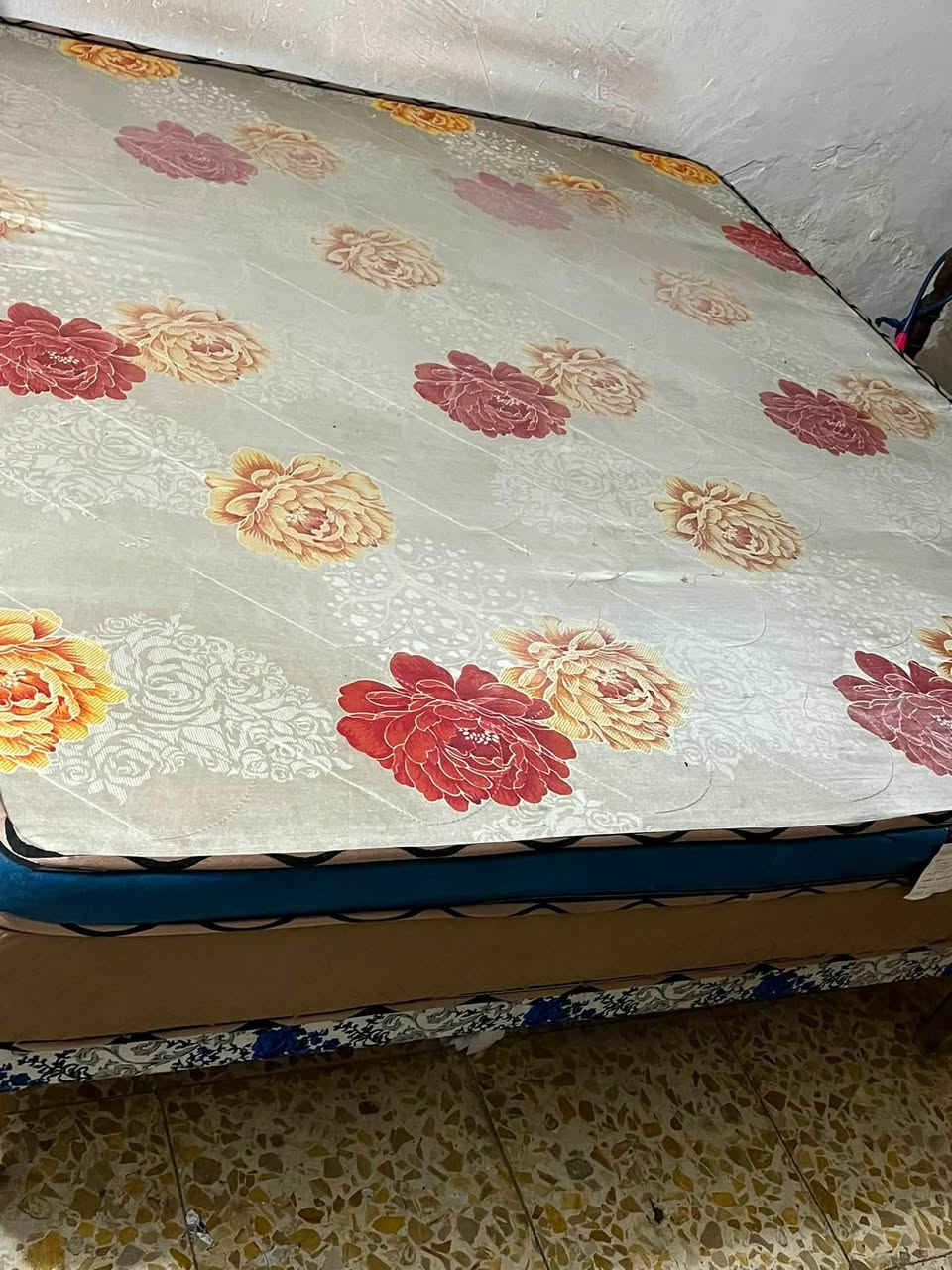 السلام عليكم عندي غراض للبيع المكان الحريه الدورللتواصل
هاذا الرقم ‭***********‬
