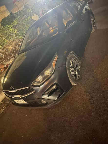 السلام عليكم كيا فورتي 2020 للبيع وارد امريكي حادث خلفي قبغ جنطة صور الحادث والسونر مرفقة مع الصور  السيارة لون فيلي ماشية 74 الف ميل رقم بغداد بدون ايرباك مكان السيارة بغداد حي الحهاد السعر 126 ورقة وبيه مجال بسيط *********** بغداد
