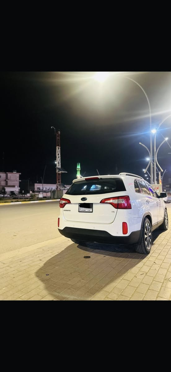 سورنتو 2013 شكل ال14 خليجي كويتي 1/1 فول موصفات 
بنراما 
مقاعد  جلد + كهرباء
7 راكب 
3 قطع تبريد
رقم بغداد تحويل مباشر 
كير مكينه كفاله 
بيها نص جاملغ الامامي صبغ فقط اثر شخط بدون معجون باقي كفاله 
سياره جديده كلش ستخدام شخصي 
سعر السياره 200 بيها مجال بسيط 
مكانها الرمادي 
مكلف بالنشر 
*********** 
مراوس هم يرهم
