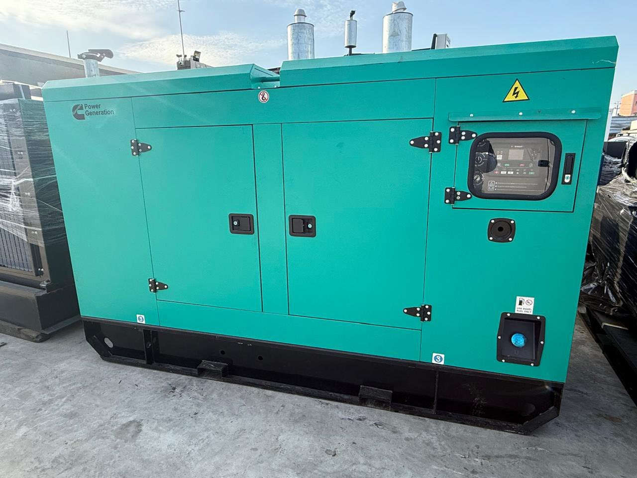 السلام عليكم 
كمنز 6 سلندر سوبر كاتم بلادي 
150Kva 
ساعات العمل. زيرو 
نظام اوتو حمايه فول اوتماتيك
وضع بلاد شركة  
أربيل صناعه جنوبيه 
نظام اوتو حمايه فول اوتماتيك
وضع بلاد شركة  
🚚يوجد توصيل الى جميع المحافظات وبضمان🚚
🚚كياندن هةية بو هةموو شاركان بةكرينتى🚚
 للاستفسار:
 ابو علي 
***********
***********
***********
