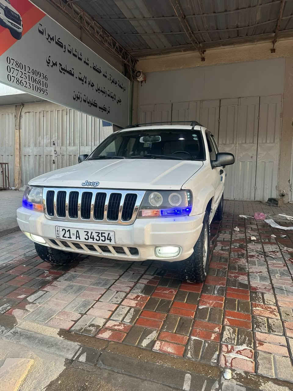 السلام عليكم ورحمة الله وبركاته 
جيب كراند شيروكي
2000 
كفاله  بدون ضربه ولا صبغ 
مكينه 4000cc 6V بلاديه 
كير جديد 
مكينه كفاله ع وضع الشركه
حداديه كفاله
لايتات زنون 
كهربائيات كله شغاله 
تخم تاير جديد 
فوريل شغال 
سنويه جديده 
هزه جديده 
تبريد ثلج 
ماشيه 146 حقيقي وقابل للزياده 

السياره جديده مابيه نقص برغي ومصروف عليه هواي 
السياره نضيفه وجاهزه من كل شي وبلعافيه الي ياخذه 
مكاني كربلاء 
السعر 81 قفل
***********
