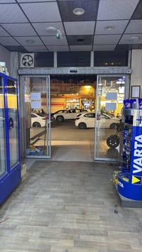 مضلة كهربائية عدد (٢) باب كهربائي عرض ٣ متر جام خانه باب واحد يدوي  جا...