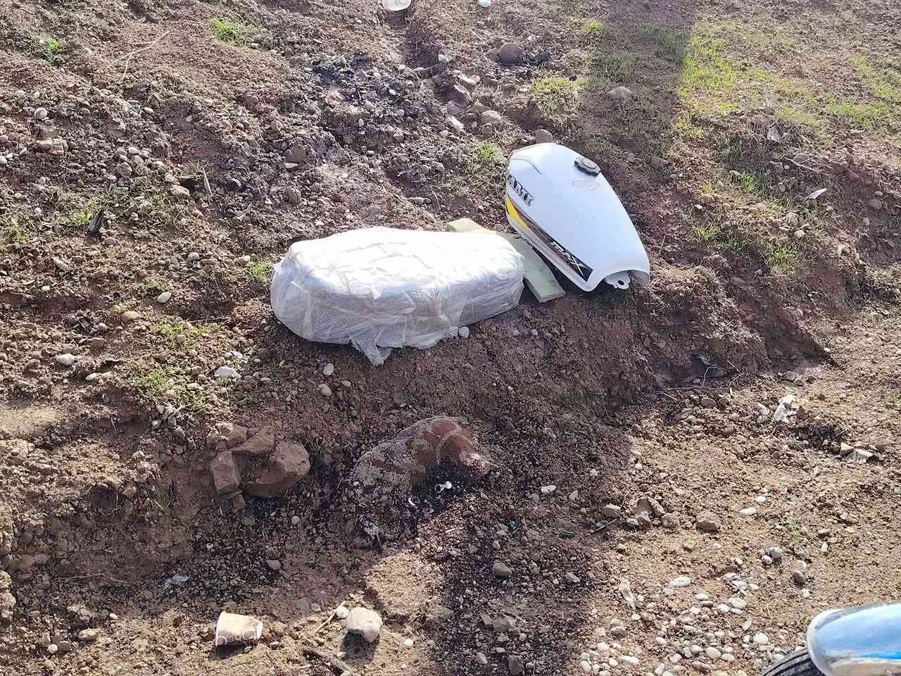 السلام عليكم  اخوان عندي  هاي الدراجة  ابيعها جف تراب هيه سابقا تشتغل  بس كسرت بستم  غراضها موجوده  كلشي موجود ابيع جف تراب  2020 رايدها 200وبيها مجال  مكاني ال ***********/55 الموشراي لايتعبني وتعبه بيع مستعجل شاصي وتايرات وكهربايات ومحرك الجوه كلشي  شرط فقط الكور ويا البوشه تحتاج
