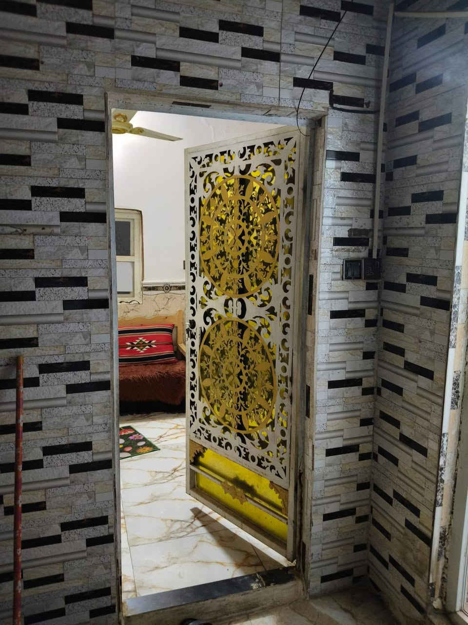 يوجد لدينا دار سكن للبيع حي الفداء مقاطعة ٢٢قرب الصيدليه ١٠٠م خلفي السعر ٦٣مليون مع المجال للاستفسار الاتصال ***********
