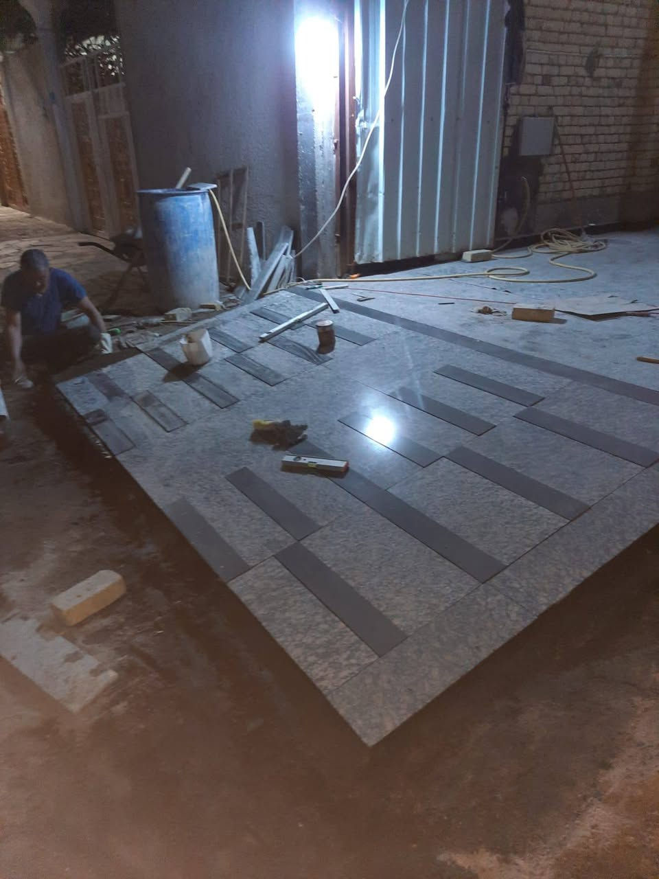 خلفه سيراميك درجه اولى متفرغ العمل في كل مناطق البصرة بلمتر و بل يوميه عملي دقيق  جداً التواصل ***********
