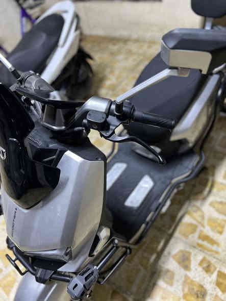 السلام عليكم دراجه شحن جداً نضيفه درع حمايه بصمتين تشغيل صار شهر من اخذته 1400 للبيع فقط محتاج فلوس سعر 1100 مكاني شعب 
***********
