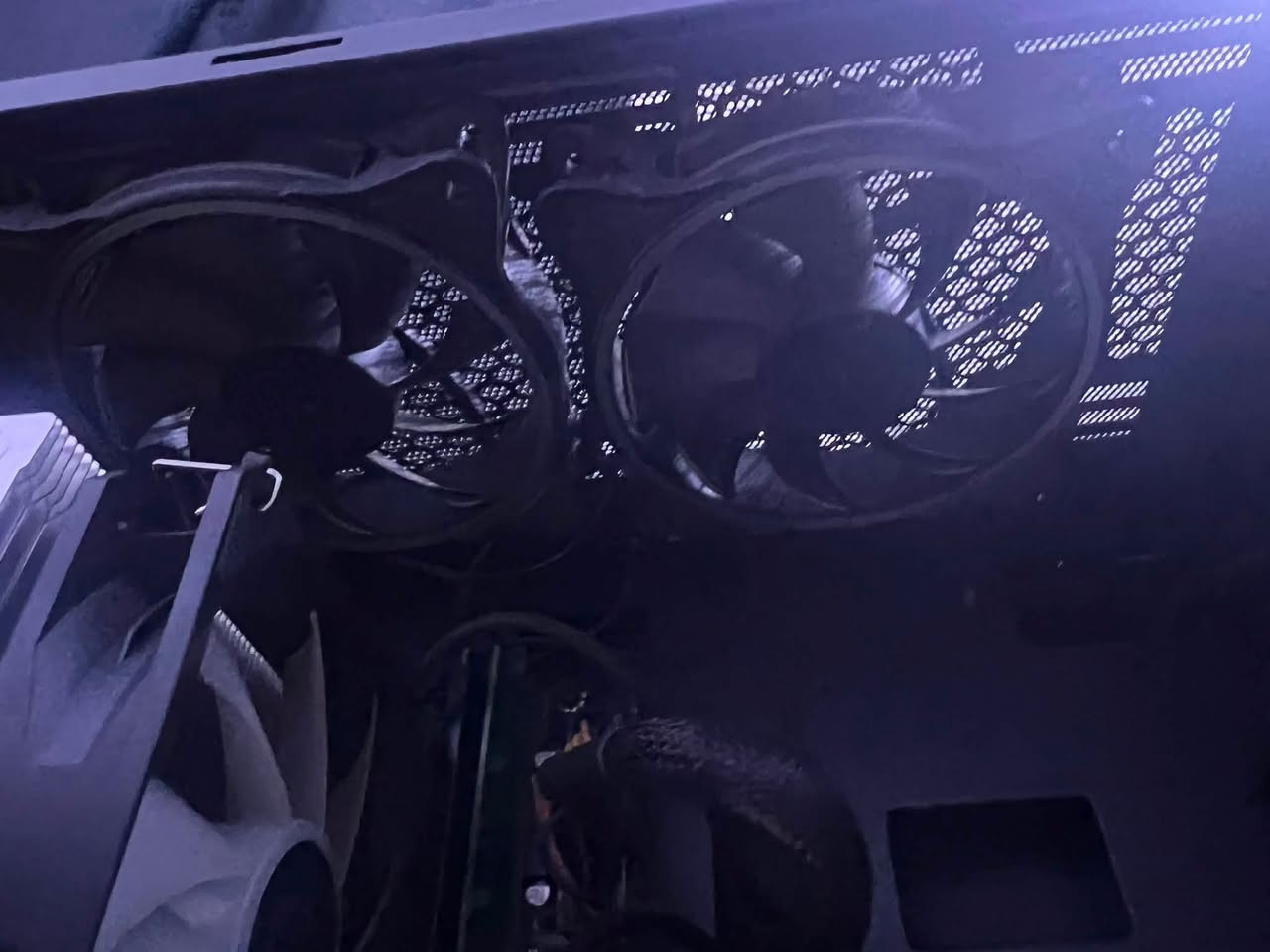 سلام عليكم عندي pc
RTX 2060 

I5 9400

Hdd 1t

Pawer s 830 

 DDR 4 Ram 16

يجي وياه ماوس وكيبورد ريد دراكون

للبيع او مراوس ببلي فايف 

*********** لتواصل واتساب او خاص
