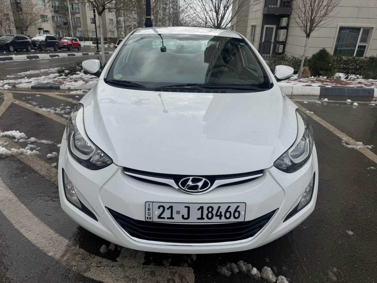 بە ناوی خوای گەورە
هۆندای ئەلەنترا 2014 شکڵ گۆڕاو شکڵی 2015
شتی لۆک و دانسقە و سفر
مەکینە١٨ گەورەی مەڕغووب
هەموو گیانی لە سەر دەقی شەریکە ماوەتەوە
بێ بۆیاخ و قوپاوی و شوخت و سارد
مواسەفاتی تەنها سڵاید و بەسمە نییە
کەم ڕۆشتوو 
بە ناوی خۆمەوەیە تا وەکو 2030 
دینارێ مەسرووفی نییە
تایە و باتریشی تازەیە 
چرکەی تیا نییە 
وەکو سفر وایە
شوێن سلێمانی
*********** السليمانية, العراق
