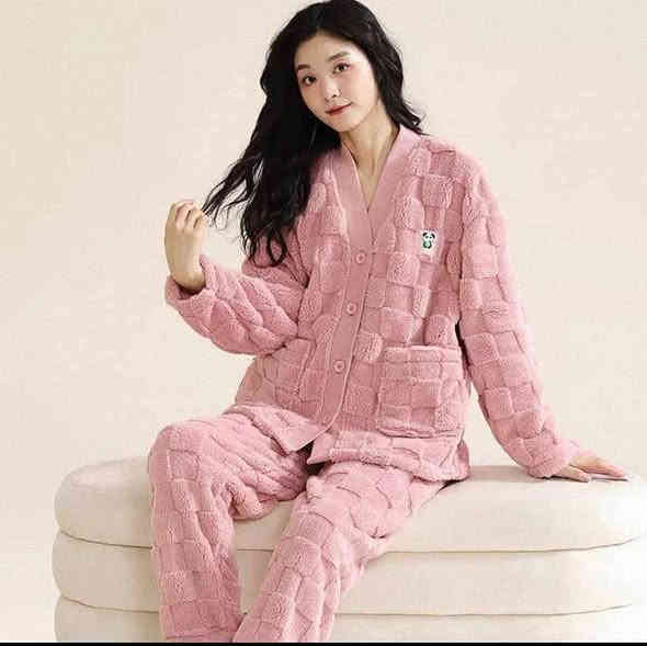 ❤️جديد. افخم واجمل موديلات الشتائي
تراك نسائي
الخامة فرو ثقيل ناعم درجه اولي
القياسات. L xl. xxl

السعر 10 الف بس 💰

الطلب خاص او واتساب ***********📞
مجمع ϻ𝐊 منزلية ،عطور ،حقائب ،أحذية
