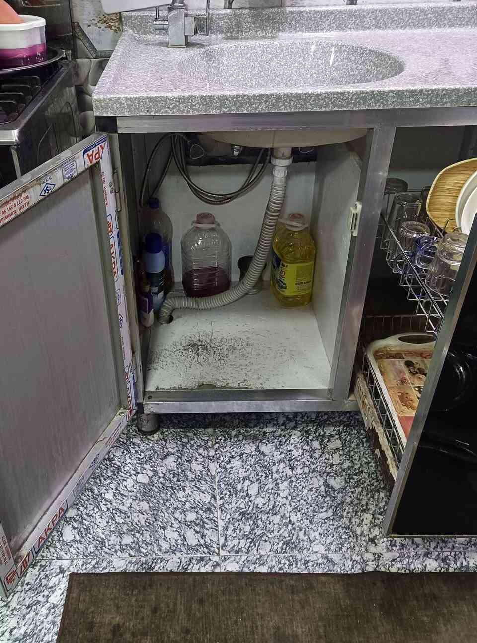 السلام عليكم كاونتر المنيوم  سنك للبيع 2 باب وبي سله مواعين نظيف جدا ب175 وبي مجال مكاني بغداد


**إذا كنت صاحب هذا الإعلان وتريد حذفه لأي سبب، رجاءا أرسل رسالة إلى الدعم الفني**