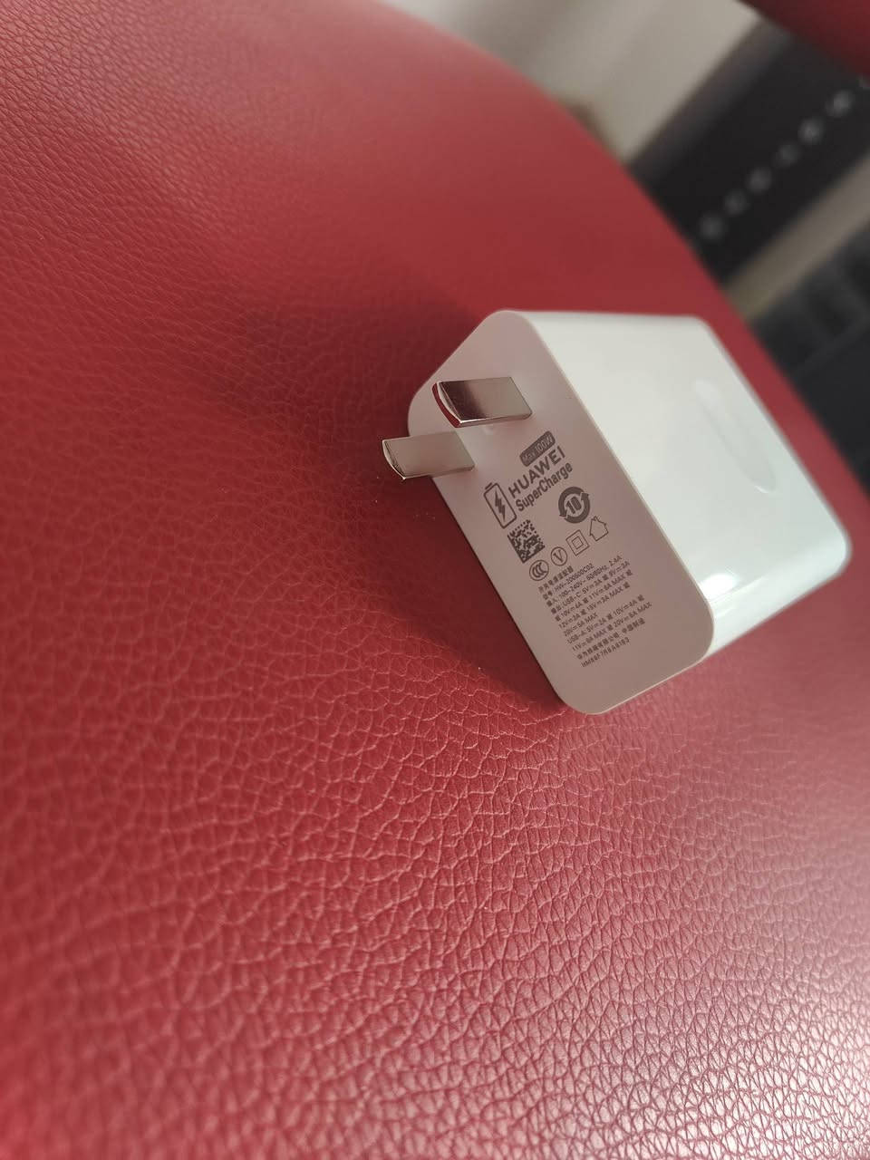 شاحنة هاواوي الأصلية 100 واط الجديد بمنفذين (usb - type c)


**إذا كنت صاحب هذا الإعلان وتريد حذفه لأي سبب، رجاءا أرسل رسالة إلى الدعم الفني**