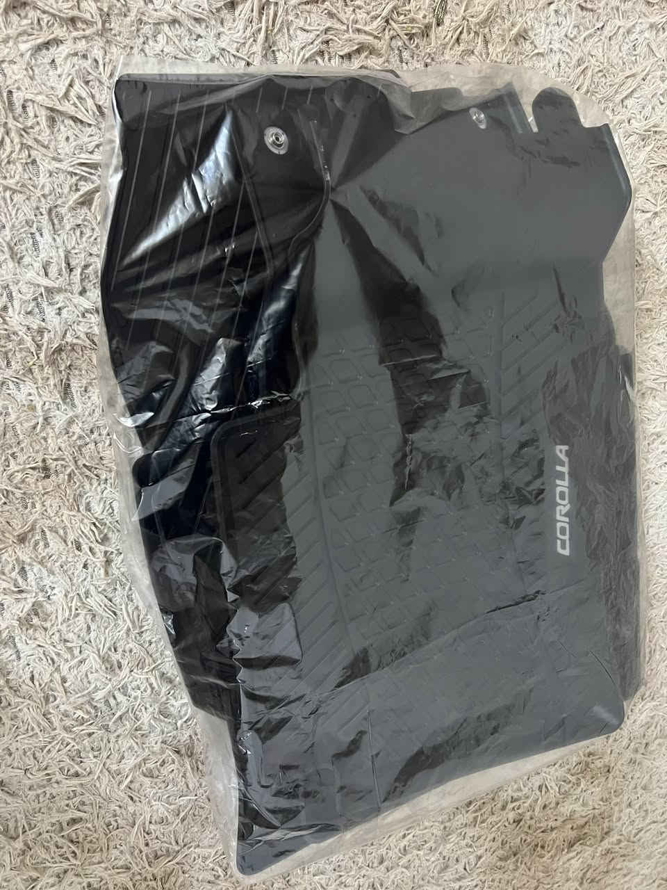 السلام عليكم شباب 
للبيع تخم كاعيات كورلا بلادي شركة اصلي كندي 🇨🇦 
صفر منطصل مال موديل(25) مامستخدمات 
السعر (100) الف عنوان كركوك 
رقم الموبايل (***********)
