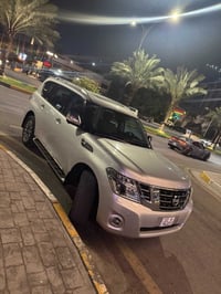 نيسان باترول 2019 وكالة فئة بلاتينيوم 6 سلندر لون سلفر ماشية 61 الف كم...