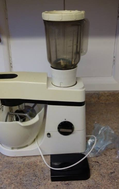 عجانه مع خلاط ماركه كينوود KENWOOD الصنع بريطانيا  ثماني سرعات صناعه  جدا جدا جدا راقيه مع وجود فتحه للتشحيم الدشالي الجهاز باله جاي من بريطانيا السعر والتفاصيل على الخاص


**إذا كنت صاحب هذا الإعلان وتريد حذفه لأي سبب، رجاءا أرسل رسالة إلى الدعم الفني**