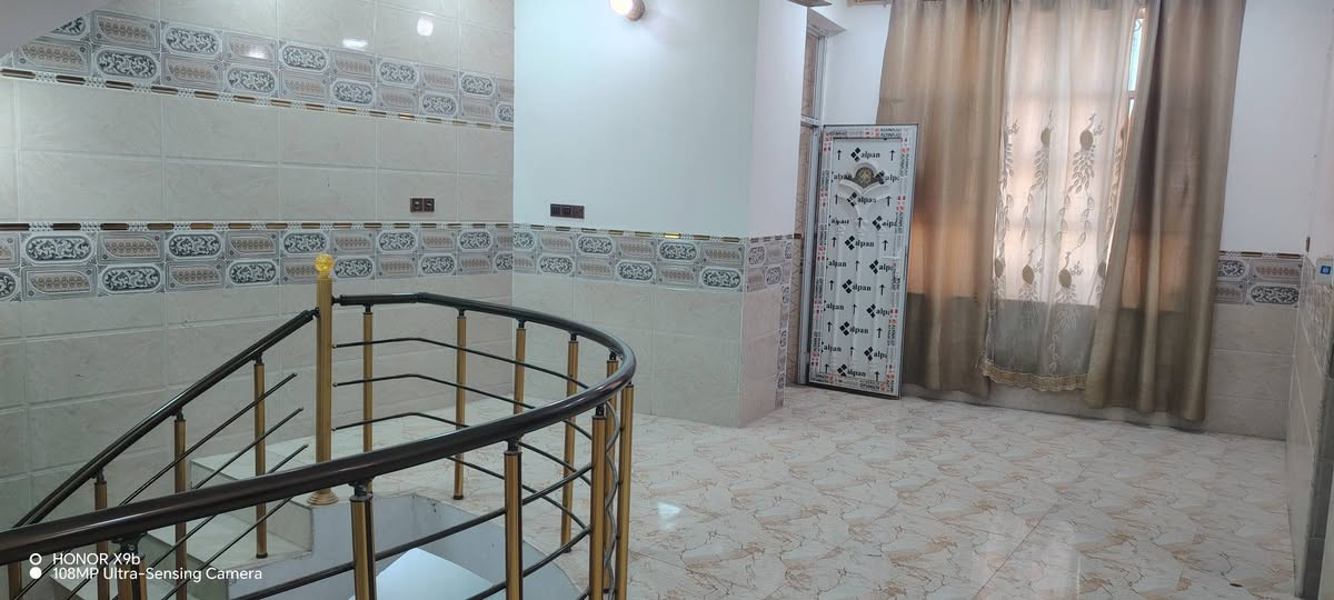 للبيع دار طابو صرف حي الكفاه خلف مستشفى التركي المساحه ٢٠٠م اربع غرف نوم صاله مطبخ كلدور عدد ٢ جاهز اتصال ***********
