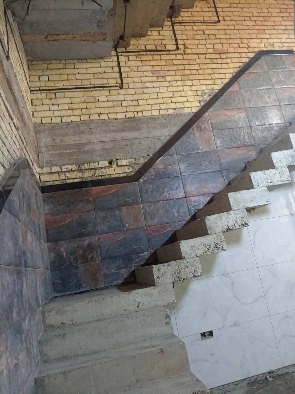 السلام عليكم خلفه مصري سيراميك بروسلين كاشي مرمر شغل ليزر درجه اولى تسليم مهندسين داخل بغداد رقم بهي واتس ***********
