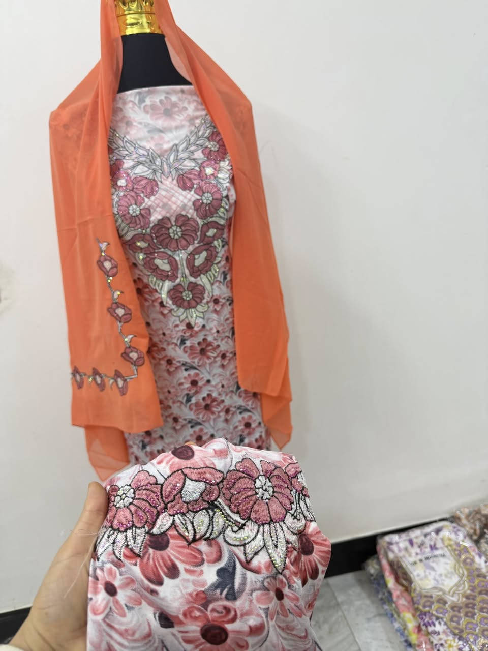 مخاور امارتيه كوالتي جداً ممتاز 
تتوفر عليهم عروض العيد وايضاً على التوصيل
يتوفر توصيل جميع المحافظات 
للتواصل دايركت او واتس اب
(***********)
