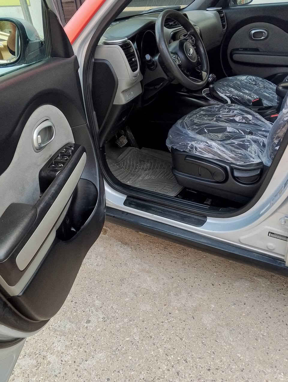 السلام عليكم كيه صول موديل ٢٠١٦ وارد امريكي حادثها قطعتين بدون دواخل ميكنه ١٦٠٠ كير محرك صدر تبريد تخم تاير كله عل فحص رقم بغداد مشروع وطني بيع او مراوس حسب القناعه السعر ١٠٨ اوبيها مجال حك الجيه 
مكاني بغداد سريع حي العامل 
***********
