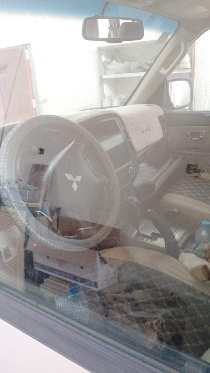 السلام عليكم متسوبيشي باجيرو 2008 خليجي السياره مكفوله عدا ربع الجاملغ الامامي وشوي بالجاملغ الخلفي بدون اي دواخل موضحه بالصور سياره جديده وجاهزه من كلشي رقم انكليزي وهزه جديده صارله شهرين تبريد تدفئه بالكشنات والكشنات كهربائي شرط التحويل ثاني يوم سعر 135 وبي مجال بيع او مراوس مكاني بصره شط العرب *********** البصرة, العراق
