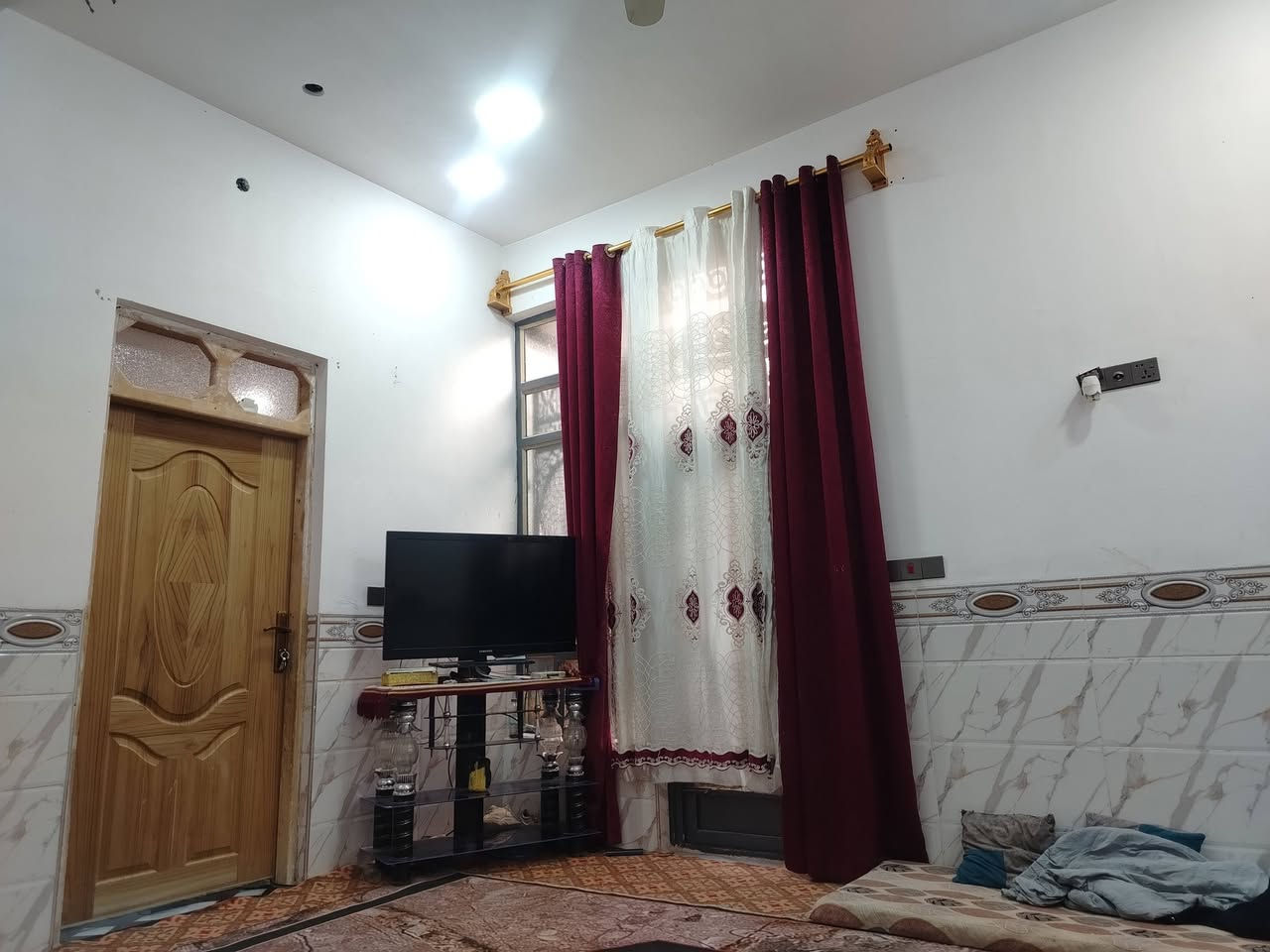 ✍️بسم الله الرحمن الرحيمَ.   🏤   🤝
الدار للبيع في الفلوجه خلف مجمع الرحاب شارع المضيف اول فرع مساحته 125شارع10طابو زراعي سعر42او بي مجال ((***********))
