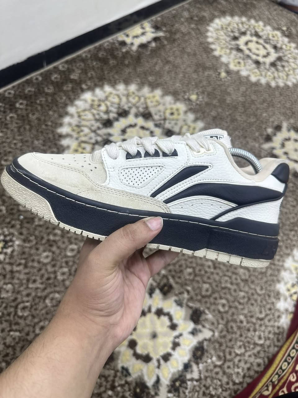 حذاء ماركة أصلي 👟✨  
للتواصل دايركت أو على الرقم:  
‭٠٧٨٧ ٢٧٦ ٩٣٩٢‬
