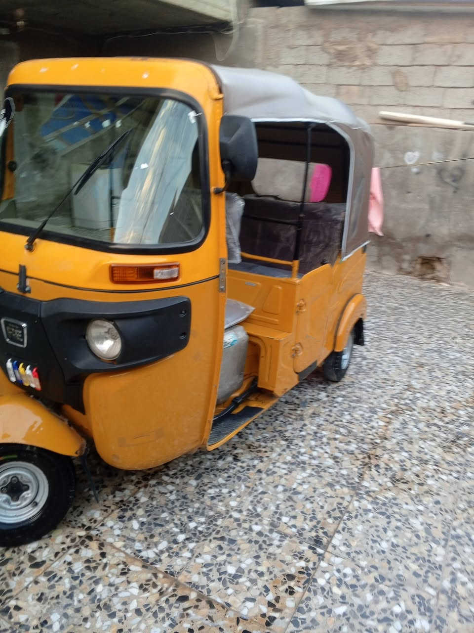 سلام عليكم تكتك البيع 21شهر 6رقم وسنويه مكفوله من ضربه وصبغ   مكاني نهايت حيور سبع  قصور شارع أبو علي سعر 7وربع  شراي ينتصل ويدلل الهاتف***********
