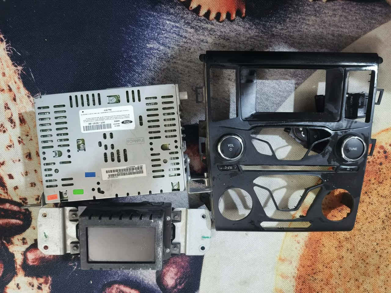 السلام عليكم سلف + مسجل مال فبوجن 14 البلادي للبيع السعر مناسب
***********
