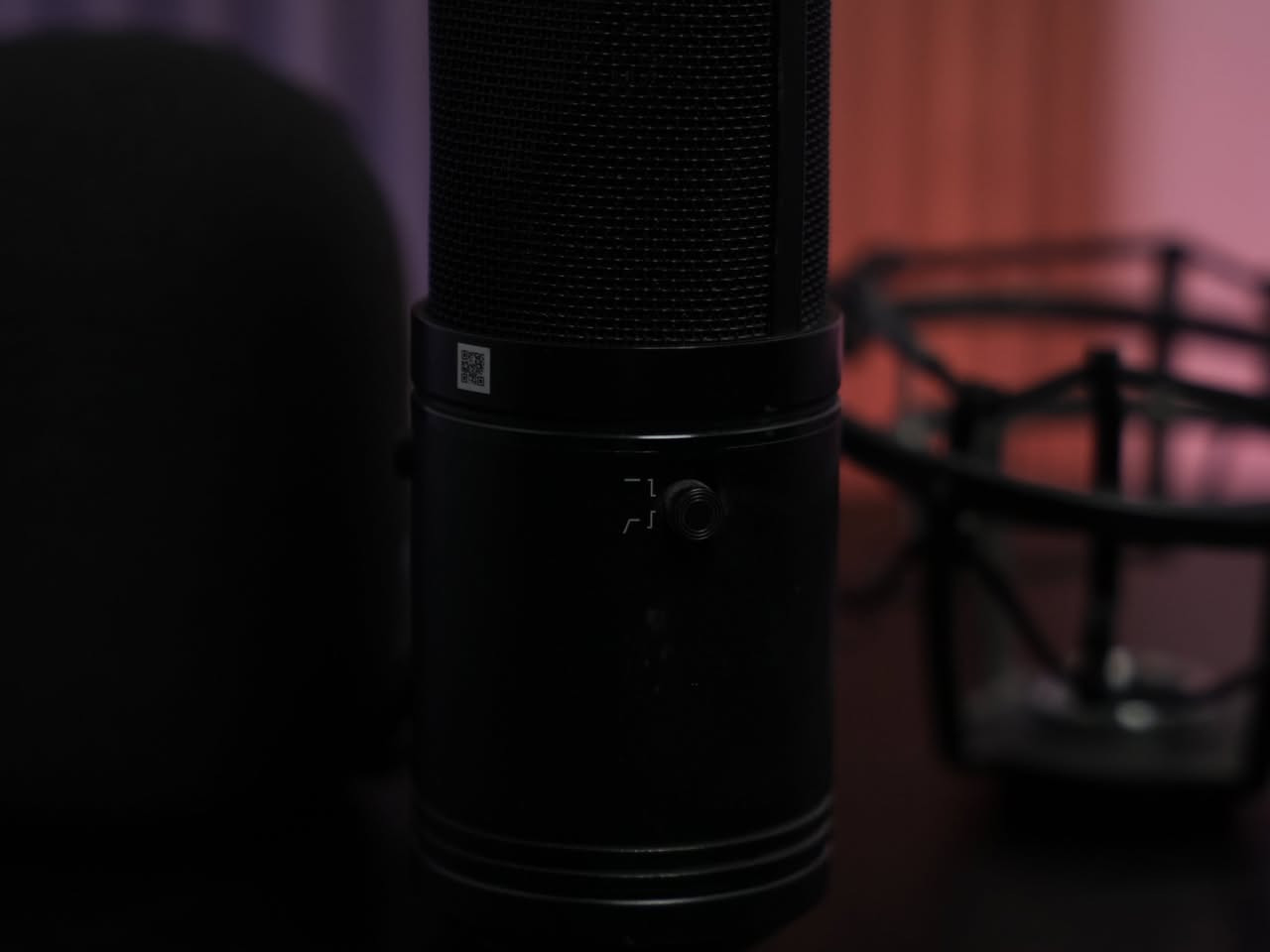 للبيع BOYA BY-M1000 – بحالة ممتازة

مايك احترافي مناسب للبودكاست، التعليق الصوتي، وتسجيل المحتوى بجودة نقية وواضحة.
ثلاثة أنماط تسجيل، صوت دافئ ونظيف، أداء ممتاز مقابل السعر.

✔️ نظيف جدًا
✔️ مع الشوك ماونت والفلتر
✔️ جاهز للاستخدام (يحتاج كرت صوت بفانتوم 48V)

مناسب لمن يريد تطوير جودة صوته بشكل احترافي. كالار, السليمانية


**إذا كنت صاحب هذا الإعلان وتريد حذفه لأي سبب، رجاءا أرسل رسالة إلى الدعم الفني**