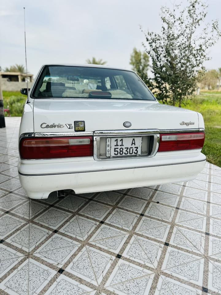 للبيع سيارة سترك نيسان كامل موصفات رقم بغداد موديل 2001 تفاصل باقي السيارة على هذااا الرقم ***********
