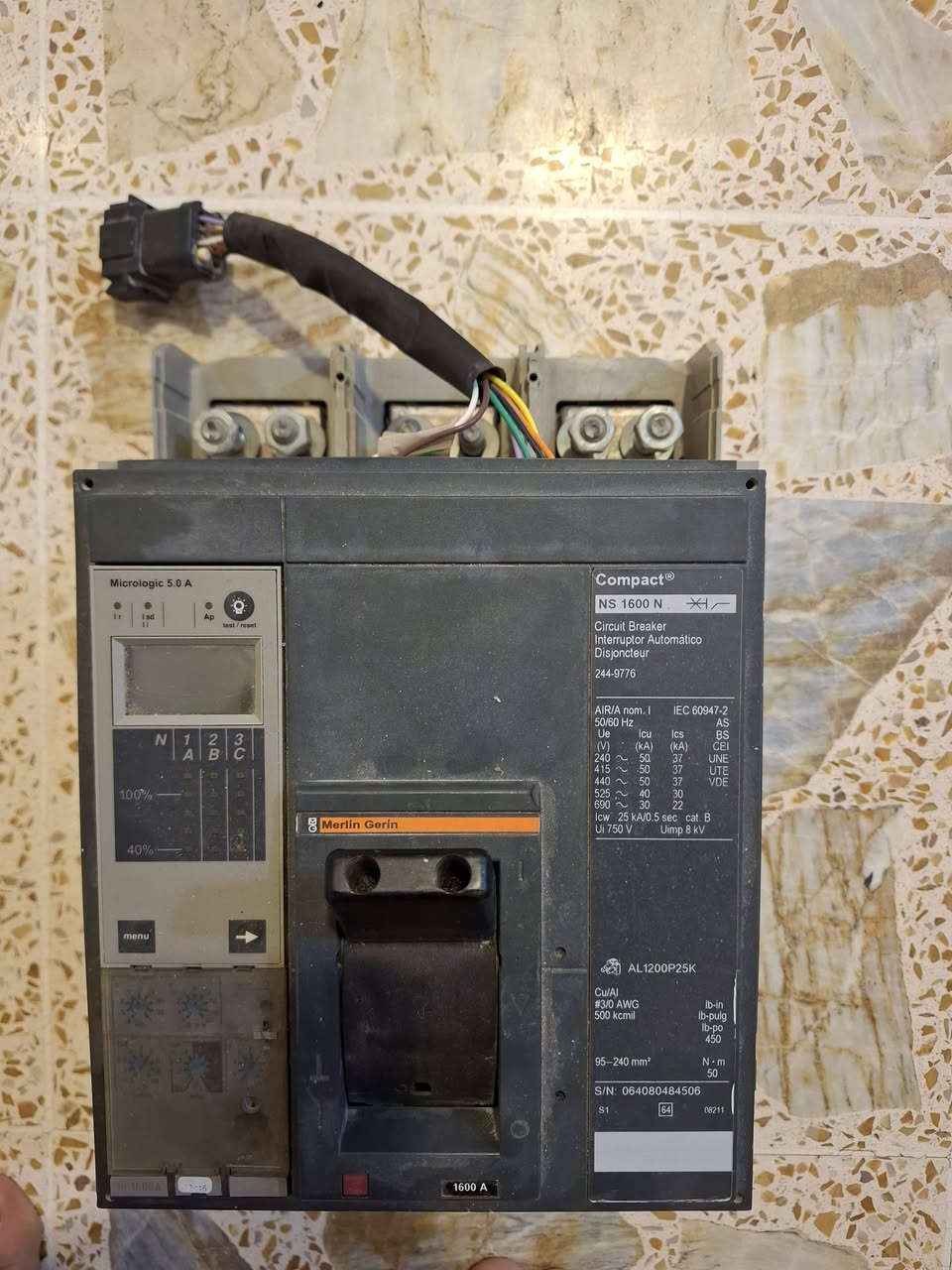 قاطع للبيع  4800 أمبير نضيف جدا  ***********
