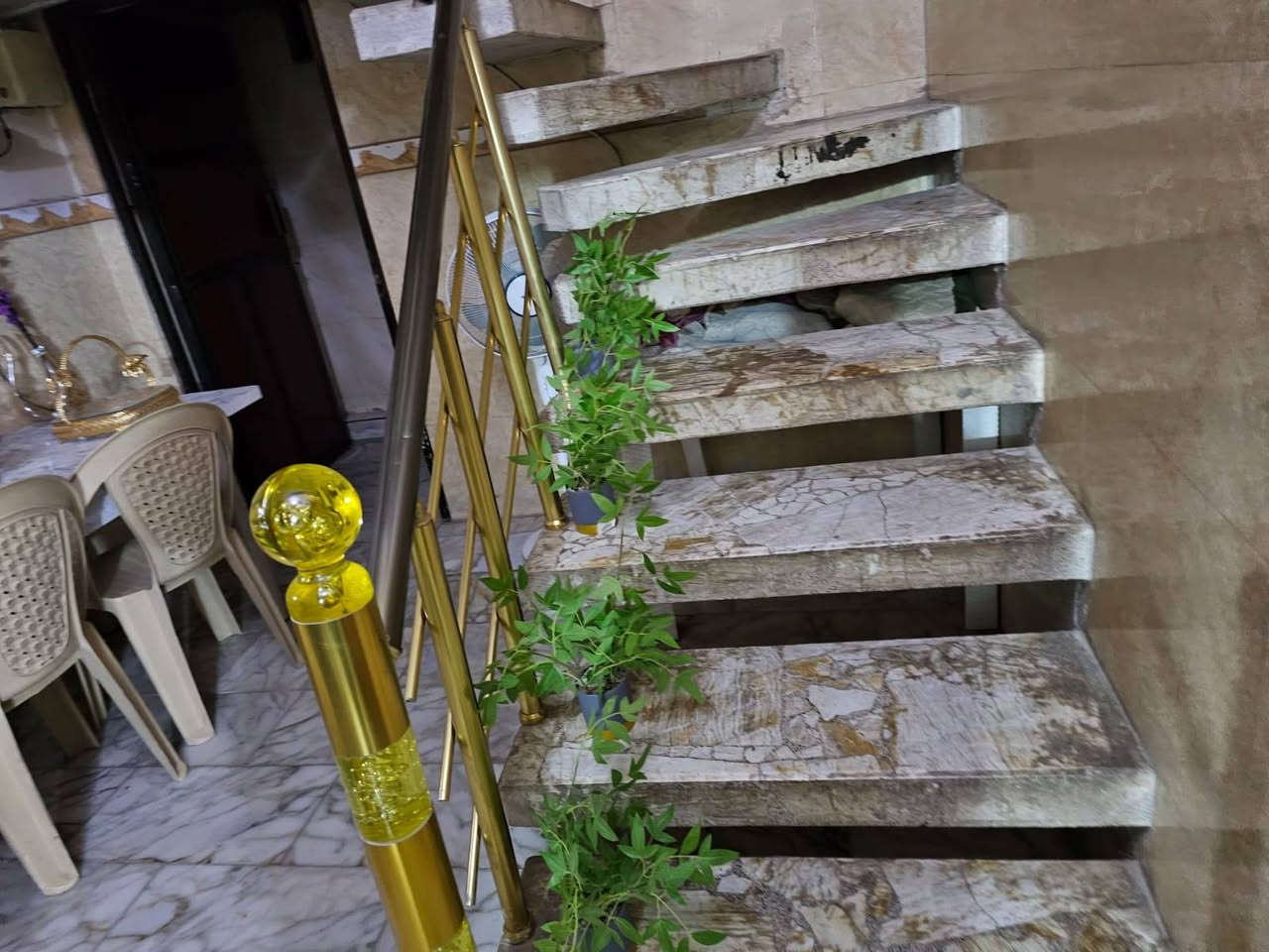 دار للبيـــــــــــــع....
طابــــــــو مــــــلك صـــــــرف.... 
ــــــــــــــــــــــــــــــ
حي الكفاءة خلف كــــــــــراج الموحـــــــــــــد.... 
ركـــــــــن.. 
وبمســـــــــاحه // 216م... 
طابقيــــــــن والبناء جــــــــديد وبحاله جيده 
ــــــــــــــــــــــــــــــــــــــــــــــــ 
يحتوي على 
خمســـــــــة غرف نـــــــــــوم
 صالــــــه هـــــــول مطبـــــــــــخ حار بارد
 صحيات خارجية وداخليه كــــــــــراج حديقــــــــــه ومناور... 
ـــــــــــــــــــــــــــــــــــــــــــــــــــــــــــــــ
***********
***********
