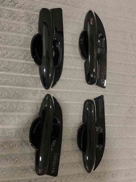 السلام عليكم 
كت كامل لامع كورلا للبيع 
1سبايدر كورلا يرهم على الشكل الخليجي والامريكي
2كفرات باتمان
3سكوبات 
4يدات +طوس تخم كامل بي علامه كورلا 
نضافتهن 🔴100%🔴
(بغداد حي الجهاد )
***********
